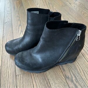 Sorel Black Leather Winter Boots